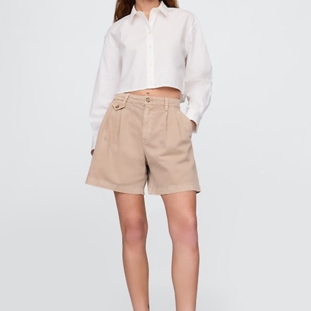 Gap 6" Mid Rise Twill Pleated Trouser Shorts